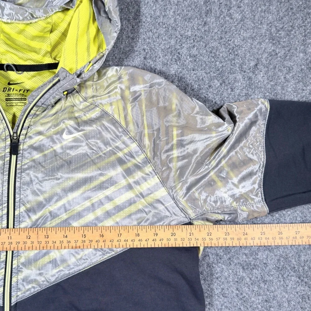 Nike used faint